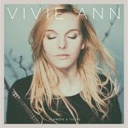 Der musikalische text NO PLACE von VIVIE ANN ist auch in dem Album vorhanden Flowers and tigers (2016)