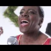 Der musikalische text PLEASE COME HOME FOR CHRISTMAS von SHARON JONES & THE DAP-KINGS ist auch in dem Album vorhanden It's a holiday soul party (2015)