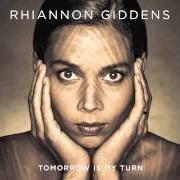 Der musikalische text BLACK IS THE COLOR von RHIANNON GIDDENS ist auch in dem Album vorhanden Tomorrow is my turn (2015)
