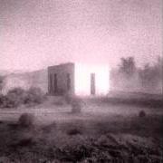 Der musikalische text WE DRIFT LIKE WORRIED FIRE von GODSPEED YOU! BLACK EMPEROR ist auch in dem Album vorhanden Allelujah! don't bend! ascend! (2012)