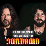 Der musikalische text THEY FOUGHT von SUNBOMB ist auch in dem Album vorhanden Evil and divine (2021)