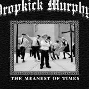 Der musikalische text THE STATE OF MASSACHUSETTS von DROPKICK MURPHYS ist auch in dem Album vorhanden The meanest of times (2007)