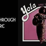 Der musikalische text KEEP ME HERE von YOLA ist auch in dem Album vorhanden Walk through fire (2019)