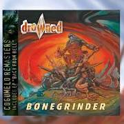 Der musikalische text BONEGRINDER (DEMO VERSION) von DROWNED ist auch in dem Album vorhanden Back from hell (2002)