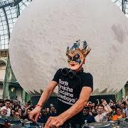 Der musikalische text TO THE MOON AND BACK von BORIS BREJCHA ist auch in dem Album vorhanden Boris brejcha @ grand palais for cercle (2019)