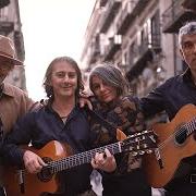 Der musikalische text PICCOLA CANZONE PER NOI von PIPPO POLLINA ist auch in dem Album vorhanden Fra guerra e pace (2025)