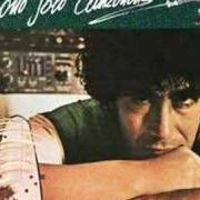 Der musikalische text TUTTI INSIEME LO DENUNCIAM von EDOARDO BENNATO ist auch in dem Album vorhanden Sono solo canzonette (1980)