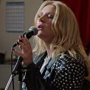 Der musikalische text I DO AND I DON'T CARE von SELF ESTEEM ist auch in dem Album vorhanden A complicated woman (2025)