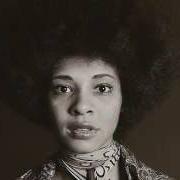 Der musikalische text BORN ON THE BAYOU von BETTY DAVIS ist auch in dem Album vorhanden The columbia years (2015)