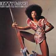 Der musikalische text HE WAS A BIG FREAK von BETTY DAVIS ist auch in dem Album vorhanden They say i'm different (1974)