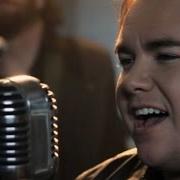 Der musikalische text WAR ON A DESPERATE MAN von ELI YOUNG BAND ist auch in dem Album vorhanden Life at best (2011)