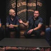 Der musikalische text A HEART NEEDS A BREAK von ELI YOUNG BAND ist auch in dem Album vorhanden Fingerprints (2017)