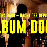 Der musikalische text MACH DIR KEINEN KOPP, MAMA! von ALEX MOFA GANG ist auch in dem Album vorhanden Nacht der gewohnheit (2022)
