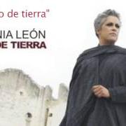 Der musikalische text UN PUÑO DE TIERRA von EUGENIA LEÓN ist auch in dem Album vorhanden Puño de tierra (2008)