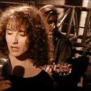 Der musikalische text L'AMOUR SUR LE FIL von ELSA LUNGHINI ist auch in dem Album vorhanden Rien que pour ca (1990)