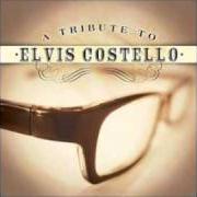 Der musikalische text COMPLICATED SHADOWS von ELVIS COSTELLO ist auch in dem Album vorhanden All this useless beauty (1996)