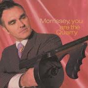 Der musikalische text AMERICA IS NOT THE WORLD von MORISSEY ist auch in dem Album vorhanden You are the quarry (2004)