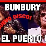 Der musikalische text UN HOMBRE EN EL ESPACIO 2021 von ENRIQUE BUNBURY ist auch in dem Album vorhanden El puerto (2021)