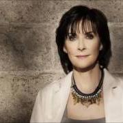 Der musikalische text CARIBBEAN BLUE von ENYA ist auch in dem Album vorhanden Paint the sky with stars: the best of enya (1997)