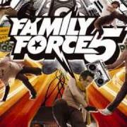 Der musikalische text REPLACE ME von FAMILY FORCE 5 ist auch in dem Album vorhanden Business up front, party in the back (2006)