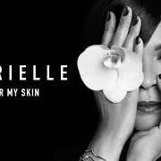 Der musikalische text UNDER MY SKIN von GABRIELLE ist auch in dem Album vorhanden Under my skin (2018)