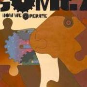 Der musikalische text GIRLSHAPEDLOVEDRUG von GOMEZ ist auch in dem Album vorhanden How we operate (2006)