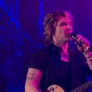 Der musikalische text LONG WAY DOWN von GOO GOO DOLLS ist auch in dem Album vorhanden The audience is this way (2018)