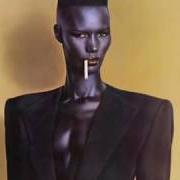 Der musikalische text I'VE SEEN THAT FACE BEFORE von GRACE JONES ist auch in dem Album vorhanden Nightclubbing (2014)