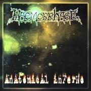 Der musikalische text DYING ON A MASS OF CHYME AND RANCID EXCREMENT von HAEMORRHAGE ist auch in dem Album vorhanden Anatomical inferno (1998)