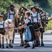 Der musikalische text SCHICKTS EICH (BAVARIA VARIATION) von HAINDLING ist auch in dem Album vorhanden Bavaria (2012)