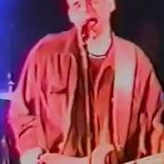 Der musikalische text SURRENDER (CHEAP TRICK COVER) von HAREM SCAREM ist auch in dem Album vorhanden Live at the siren (1998)