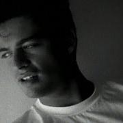 Der musikalische text SHE BELONGS TO ME von HARRY CONNICK JR. ist auch in dem Album vorhanden Blue light, red light (1991)