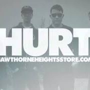 Der musikalische text YOUNG AGAIN von HAWTHORNE HEIGHTS ist auch in dem Album vorhanden Hurt (2015)