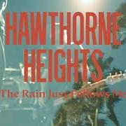 Der musikalische text SEAFOAM von HAWTHORNE HEIGHTS ist auch in dem Album vorhanden The rain just follows me (2021)