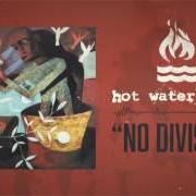 Der musikalische text AT THE END OF A GUN von HOT WATER MUSIC ist auch in dem Album vorhanden No division (1999)