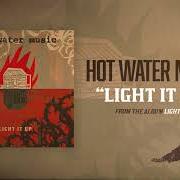 Der musikalische text TAKE YOU AWAY von HOT WATER MUSIC ist auch in dem Album vorhanden Light it up (2017)