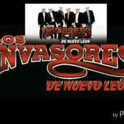 Der musikalische text HIERBA, POLVO Y PLOMO von LOS INVASORES DE NUEVO LEON ist auch in dem Album vorhanden Mera buenas (2012)