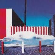 Der musikalische text LA MUSICA CHE GIRA INTORNO von IVANO FOSSATI ist auch in dem Album vorhanden Le città di frontiera (1983)