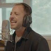 Der musikalische text TEN THOUSAND MEN von JAMES MORRISON ist auch in dem Album vorhanden Fight another day (2025)