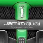 Der musikalische text VIRTUAL INSANITY von JAMIROQUAI ist auch in dem Album vorhanden Travelling without moving (1996)