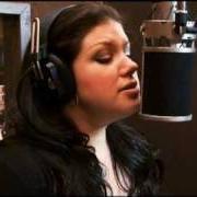 Der musikalische text THERE'S A SMALL HOTEL von JANE MONHEIT ist auch in dem Album vorhanden Home (2010)