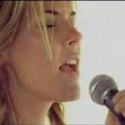 Der musikalische text YOU GET THROUGH von JENNIFER PAIGE ist auch in dem Album vorhanden Positively somewhere (2001)