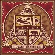 Der musikalische text DON'T TREAD ON ME von 311 ist auch in dem Album vorhanden Don't tread on me (2005)