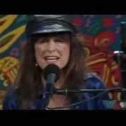 Der musikalische text THE PHOENIX RISES von JESSI COLTER ist auch in dem Album vorhanden Out of the ashes (2006)