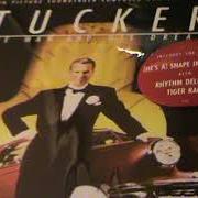 Der musikalische text TOAST OF THE TOWN von JOE JACKSON ist auch in dem Album vorhanden Tucker - the man and his dream (1988)