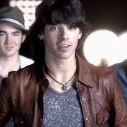 Der musikalische text FIRE von JONAS BROTHERS ist auch in dem Album vorhanden Camp rock 2: the final jam (2010)