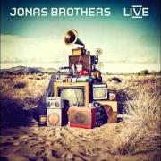 Der musikalische text GIVE LOVE A TRY von JONAS BROTHERS ist auch in dem Album vorhanden Jonas (2010)