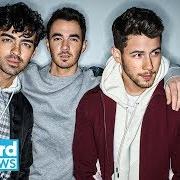 Der musikalische text SUCKER von JONAS BROTHERS ist auch in dem Album vorhanden Happiness begins (2019)