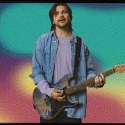 Der musikalische text MÁS FUTURO QUE PASADO von JUANES ist auch in dem Album vorhanden Más futuro que pasado (2019)