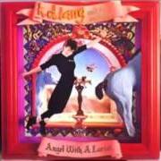 Der musikalische text THREE CIGARETTES IN AN ASHTRAY von K.D. LANG ist auch in dem Album vorhanden Angel with a lariat (1987)
